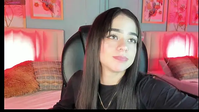 TifannyWolf  online show from November 15, 2025, 3:21 am