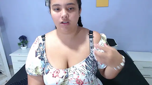 penelope gucci1 online show from November 8, 2025, 12:52 pm