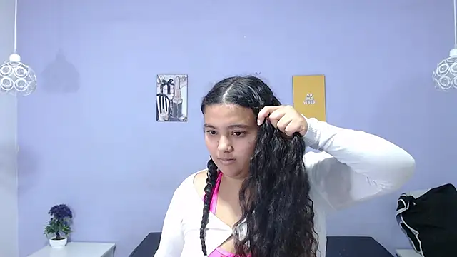 penelope gucci1 online show from November 17, 2025, 12:42 pm