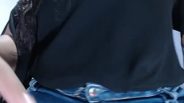 penelope gucci1 online show from November 14, 2025, 12:09 pm