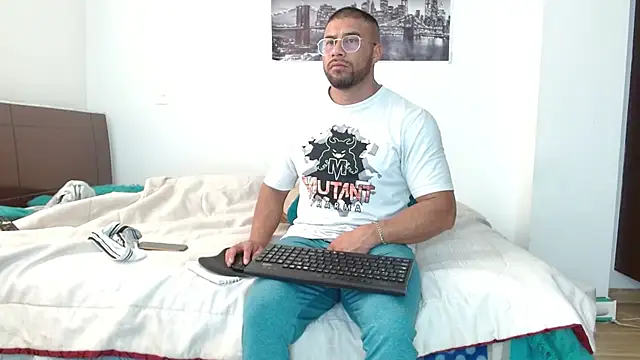 AntonyDAngelo25 online show from October 14, 2025, 8:31 pm