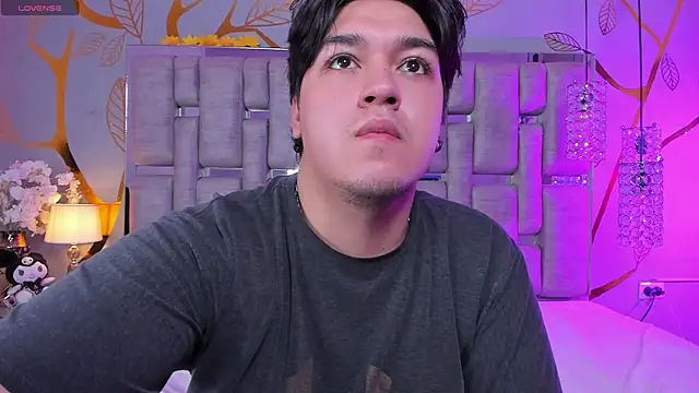 Snapshot of EmilyANDrew_ chatting on November 19, 2025, 4:56 am EmilyANDrew online show from November 19, 2025, 4:56 am