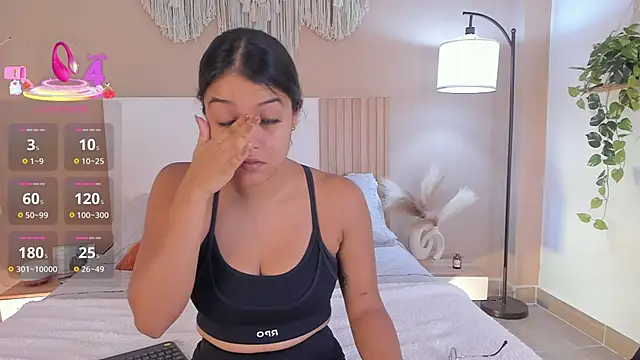 Camila Bustamante online show from June 2, 2026, 1:44 pm