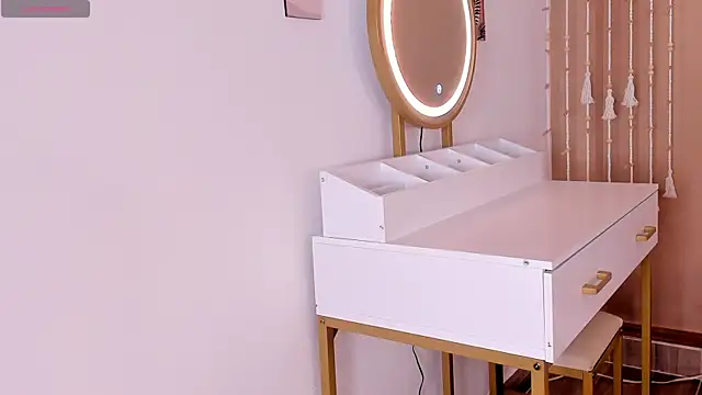 Camila Bustamante online show from February 20, 2026, 2:52 pm