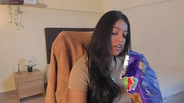 Camila Bustamante online show from June 6, 2026, 5:07 pm