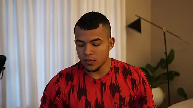 Snapshot of Thiago_Valente chatting on September 30, 2025, 2:34 pm Thiago Valente online show from September 30, 2025, 2:34 pm