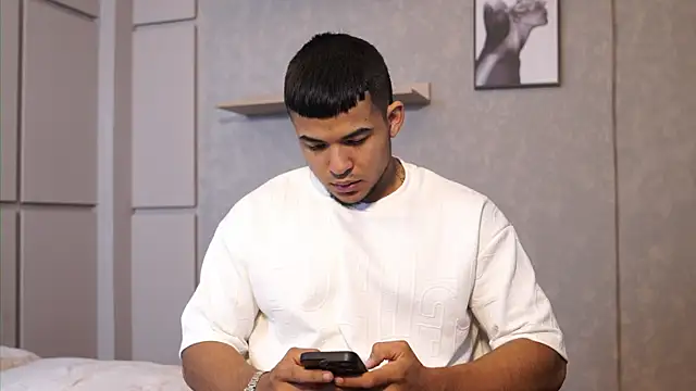 Snapshot of Thiago_Valente chatting on April 28, 2026, 1:59 pm Thiago Valente online show from April 28, 2026, 1:59 pm