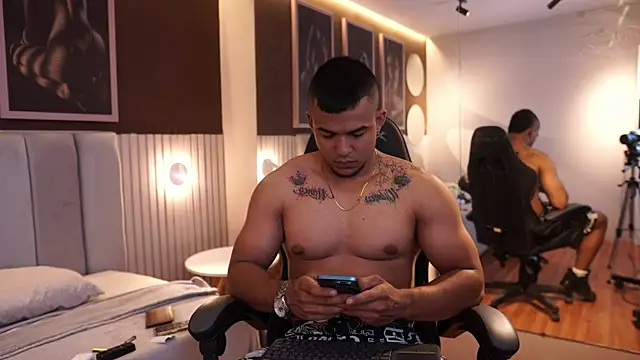 Snapshot of Thiago_Valente chatting on September 23, 2025, 12:56 pm Thiago Valente online show from September 23, 2025, 12:56 pm