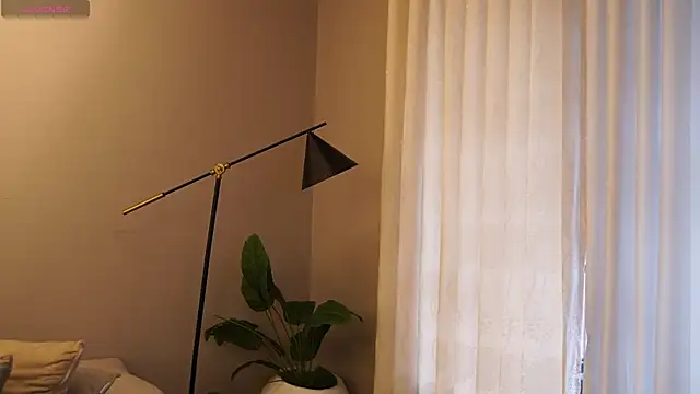 Snapshot of Thiago_Valente chatting on November 5, 2025, 1:14 pm Thiago Valente online show from November 5, 2025, 1:14 pm