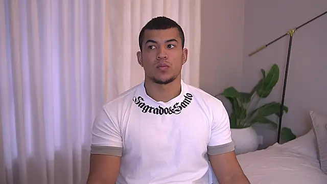 Snapshot of Thiago_Valente chatting on September 20, 2025, 1:49 pm Thiago Valente online show from September 20, 2025, 1:49 pm