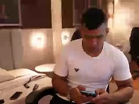 Snapshot of Thiago_Valente chatting on September 25, 2025, 1:17 pm Thiago Valente online show from September 25, 2025, 1:17 pm