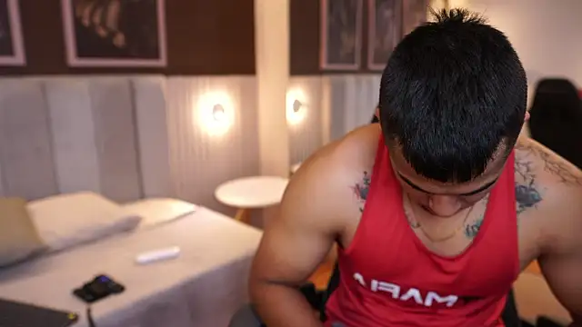 Snapshot of Thiago_Valente chatting on October 4, 2025, 1:01 pm Thiago Valente online show from October 4, 2025, 1:01 pm