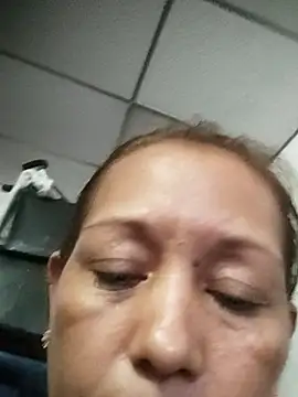 marinita13 online show from November 11, 2025, 10:47 pm