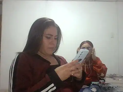 Camiqueen online show from November 20, 2025, 3:07 am