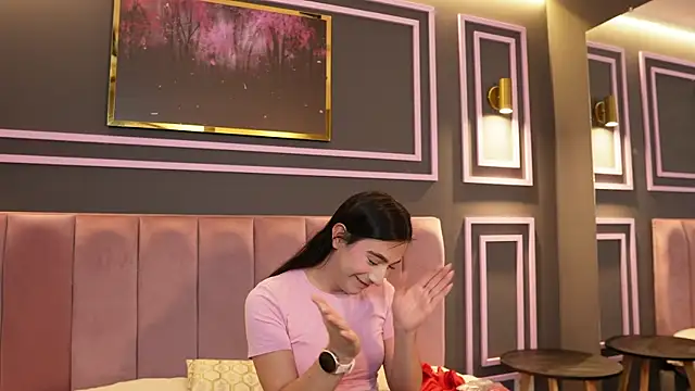 Snapshot of Ariaa_Isabell chatting on May 4, 2026, 6:33 pm Ariaa Isabell online show from May 4, 2026, 6:33 pm