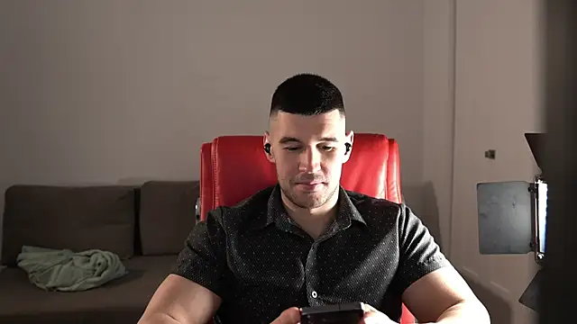 Sand0w online show from April 10, 2026, 9:33 pm