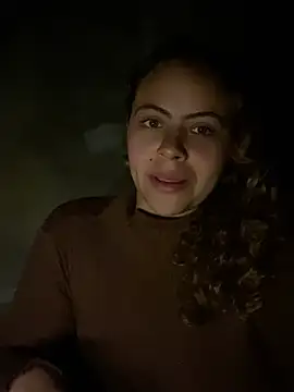 Snapshot of Chloe_Leaozinho chatting on July 17, 2026, 6:21 am Chloe Leaozinho online show from July 17, 2026, 6:21 am
