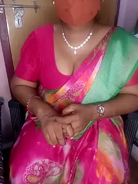 Snapshot of Jessi_25 chatting on October 17, 2025, 5:26 pm Jessi 25 online show from October 17, 2025, 5:26 pm