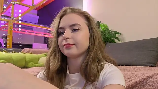 Snapshot of FlexiPixie chatting on September 17, 2025, 2:30 pm FlexiPixie online show from September 17, 2025, 2:30 pm