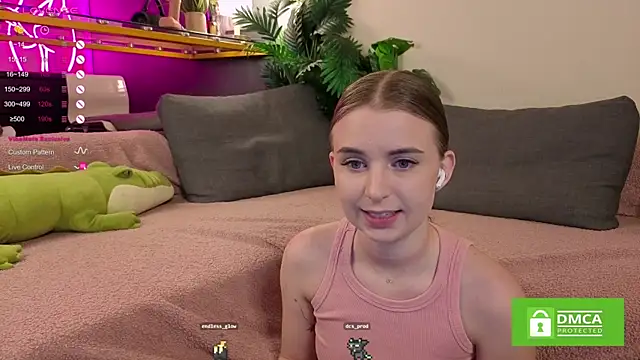 Snapshot of FlexiPixie chatting on November 11, 2025, 9:04 am FlexiPixie online show from November 11, 2025, 9:04 am