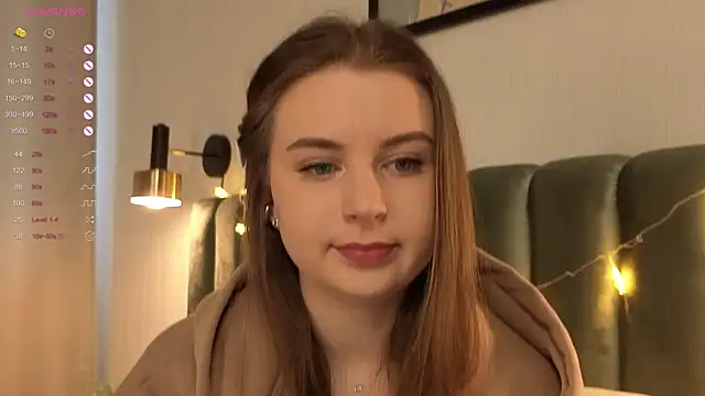 Snapshot of FlexiPixie chatting on December 22, 2025, 8:47 am FlexiPixie online show from December 22, 2025, 8:47 am