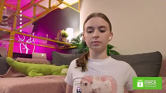 Snapshot of FlexiPixie chatting on November 13, 2025, 5:55 am FlexiPixie online show from November 13, 2025, 5:55 am