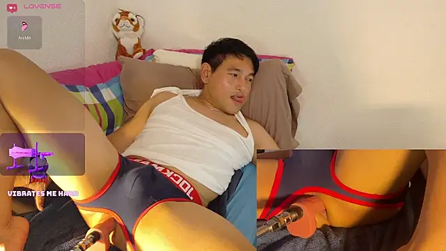 Snapshot of AsianBoy_WhiteDaddy chatting on June 6, 2026, 7:30 pm AsianBoy WhiteDaddy online show from June 6, 2026, 7:30 pm