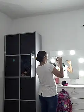 Merybeks online show from October 9, 2025, 10:38 am