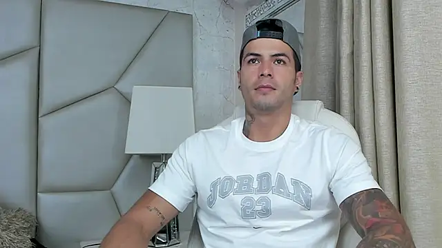 Snapshot of andres-clark92 chatting on September 21, 2025, 5:40 pm andres-clark92 online show from September 21, 2025, 5:40 pm