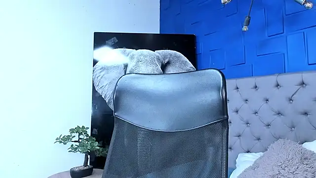 Snapshot of andres-clark92 chatting on October 4, 2025, 5:47 pm andres-clark92 online show from October 4, 2025, 5:47 pm