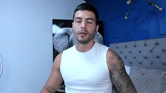 Snapshot of andres-clark92 chatting on September 29, 2025, 5:40 pm andres-clark92 online show from September 29, 2025, 5:40 pm