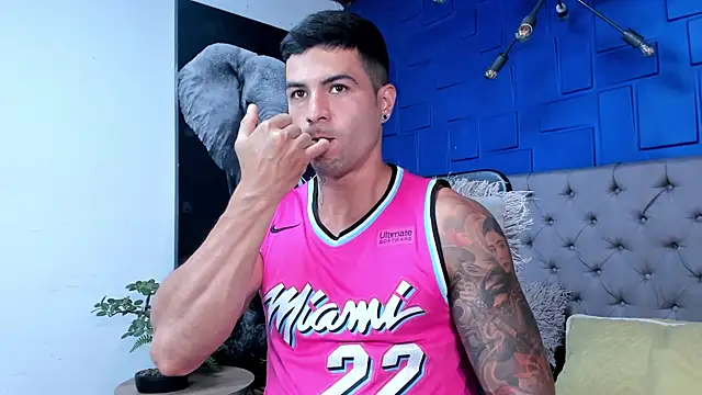 Snapshot of andres-clark92 chatting on October 25, 2025, 6:08 pm andres-clark92 online show from October 25, 2025, 6:08 pm