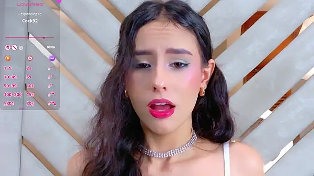 Sarah-Grace online show from October 7, 2025, 2:45 am