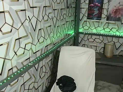 darryl hugecok online show from September 14, 2025, 12:11 am