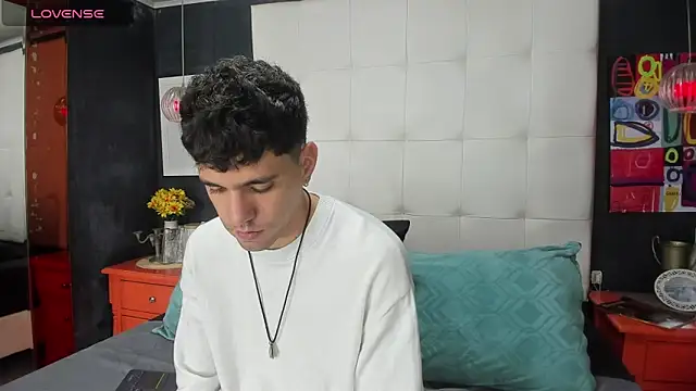 Matteo12  online show from October 4, 2025, 4:14 am