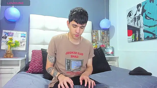 Matteo12  online show from October 27, 2025, 3:07 am