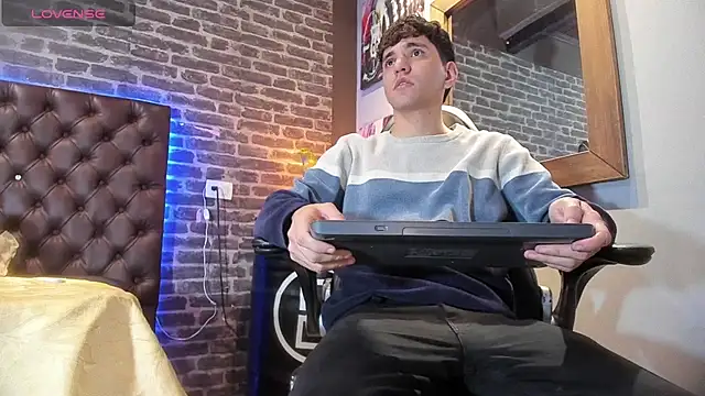 Matteo12  online show from September 27, 2025, 3:56 am