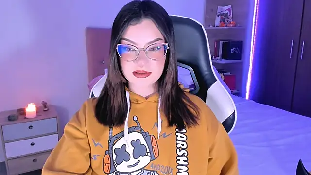 OphelianaRose33 online show from October 10, 2025, 9:15 pm