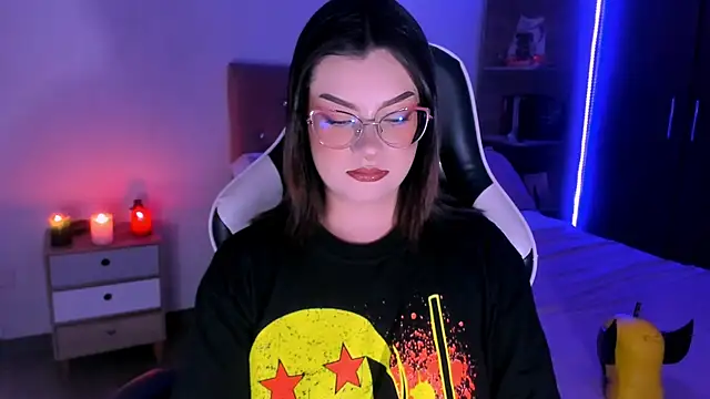 OphelianaRose33 online show from December 2, 2025, 12:33 am