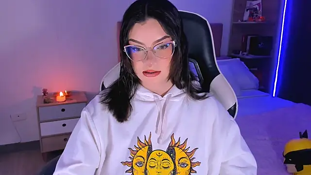 OphelianaRose33 online show from October 13, 2025, 8:21 pm