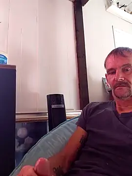 Hungwell1515 online show from April 16, 2026, 1:23 pm