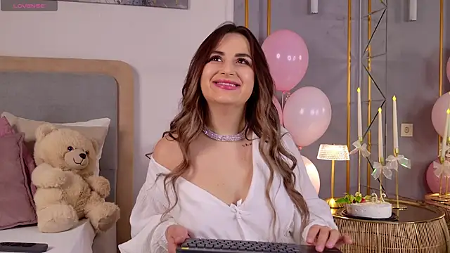 LanaElise online show from December 21, 2025, 6:15 am