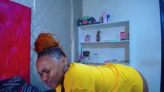 Snapshot of ItsMsBankss02 chatting on November 19, 2025, 7:19 am ItsMsBankss02 online show from November 19, 2025, 7:19 am