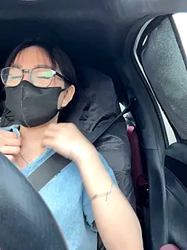 Linh 2004 online show from September 23, 2025, 5:25 am