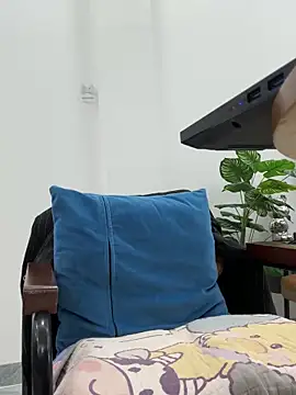 Linh 2004 online show from October 13, 2025, 6:48 am