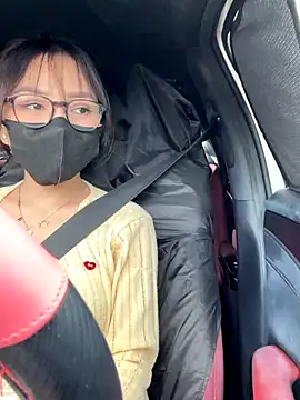 Linh 2004 online show from September 19, 2025, 5:55 am