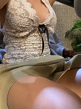 Linh 2004 online show from April 2, 2026, 4:57 pm