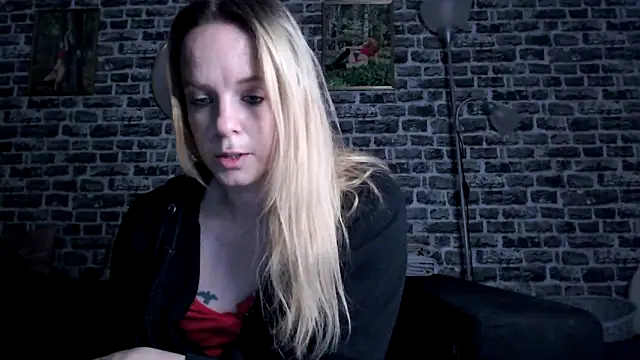 Snapshot of SexyMilf_37 chatting on May 11, 2026, 8:39 pm SexyMilf 37 online show from May 11, 2026, 8:39 pm