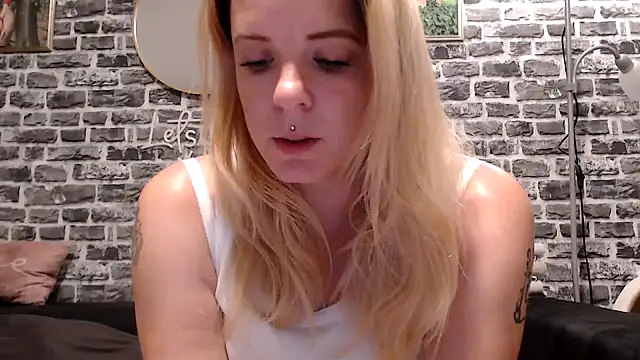 SexyMilf 37 online show from June 9, 2026, 8:32 pm