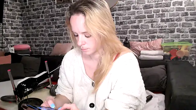 SexyMilf 37 online show from April 7, 2026, 8:10 pm